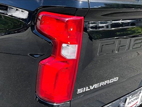 Used 2022 Chevrolet Silverado 1500 High Country AWD/4WD image 31