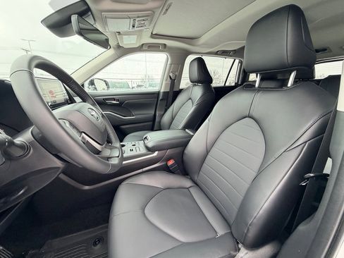 Used 2023 Toyota Corolla SE image 8