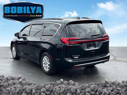 Used 2022 Chrysler Pacifica Touring-L FWD image 4