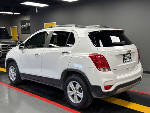 Used 2020 Chevrolet Trax LT w/ Driver Confidence Package image 4