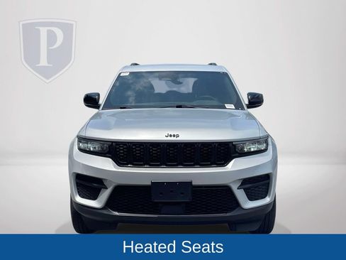 Used 2025 Jeep Grand Cherokee Altitude AWD/4WD image 3