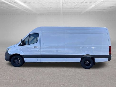 Used 2024 Mercedes-Benz Sprinter 3500 image 2