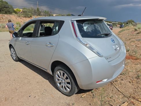 Used 2015 Nissan Leaf S w/ Charge Package FWD image 5