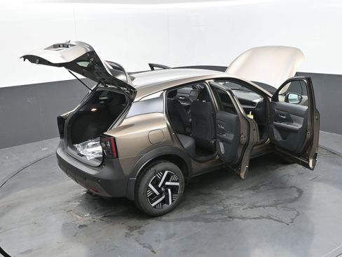 Certified 2025 Nissan Kicks SV image 44