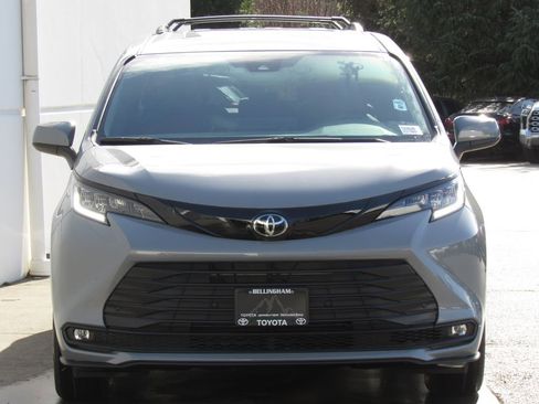 New 2026 Toyota Sienna XLE Woodland Edition AWD/4WD image 3
