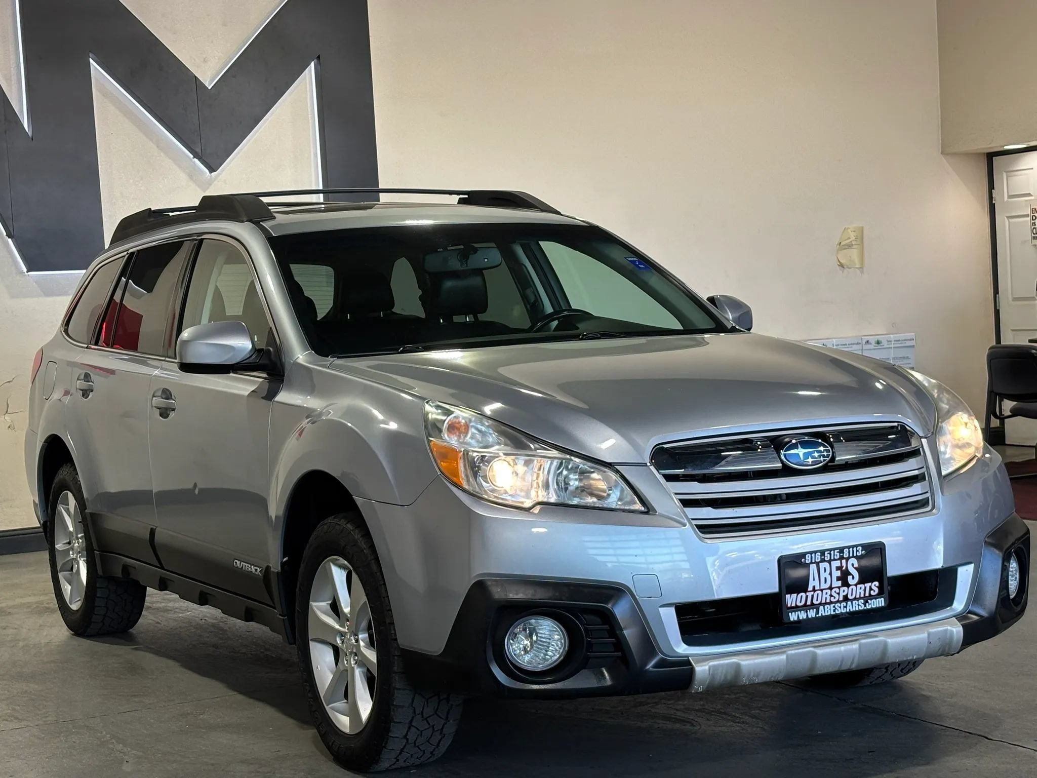 Used 2013 Subaru Outback 2.5i Limited w/ Moonroof Pkg AWD/4WD image 2