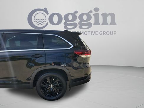 Used 2019 Toyota Highlander SE AWD/4WD image 30