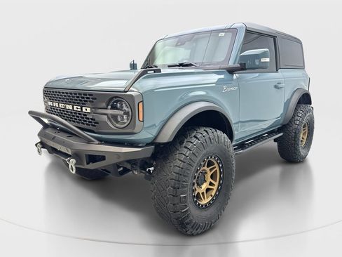 Used 2022 Ford Bronco Outer Banks w/ Sasquatch Package AWD/4WD image 2