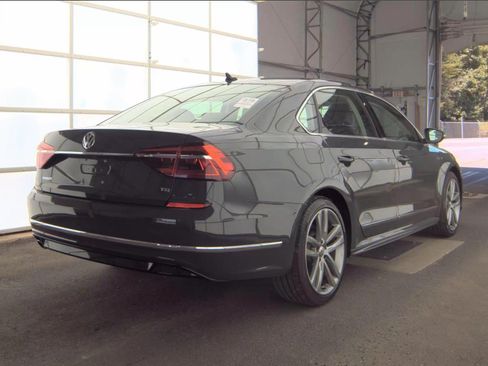 Used 2017 Volkswagen Passat 1.8T R-Line FWD image 4