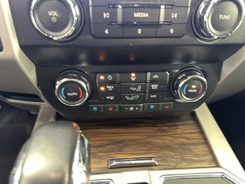 Used 2020 Ford F150 Lariat image 23