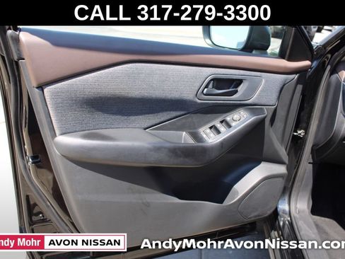 Used 2023 Nissan Rogue S AWD/4WD image 19