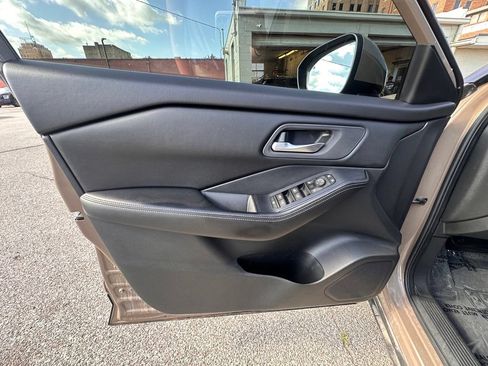 Certified 2024 Nissan Rogue SV FWD image 14