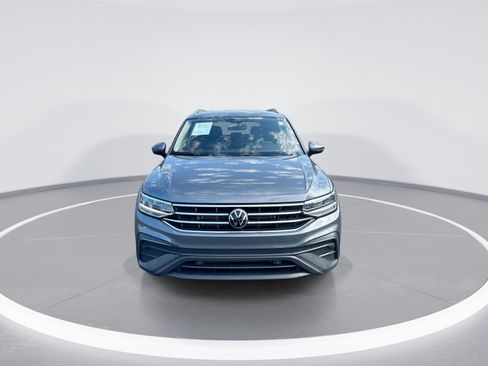 Used 2024 Volkswagen Tiguan SE FWD image 3