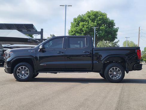 Used 2024 GMC Sierra 1500 AT4 w/ Technology Package AWD/4WD image 4