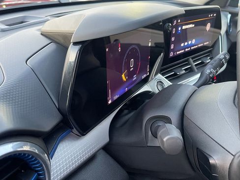 Used 2025 Chevrolet Trax LT w/ LT Convenience Package image 21