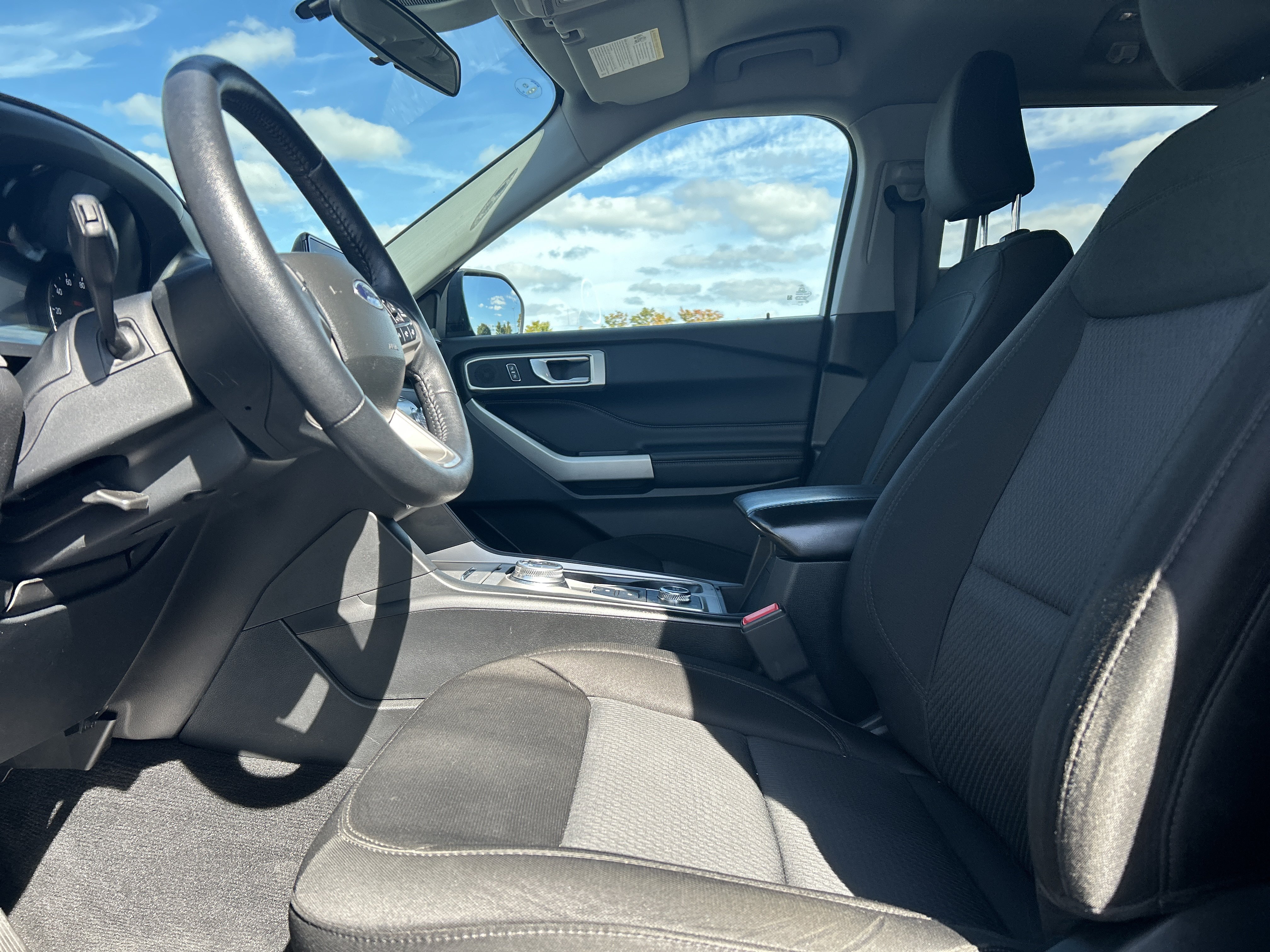 Used 2023 Ford Explorer XLT AWD/4WD image 10