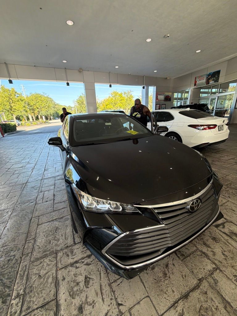 Used 2022 Toyota Avalon XLE w/ Moonroof Package FWD image 8