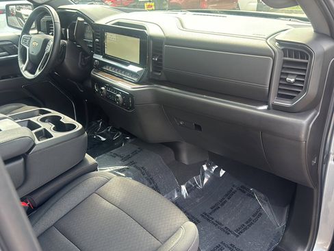 Used 2024 Chevrolet Silverado 1500 LT image 11