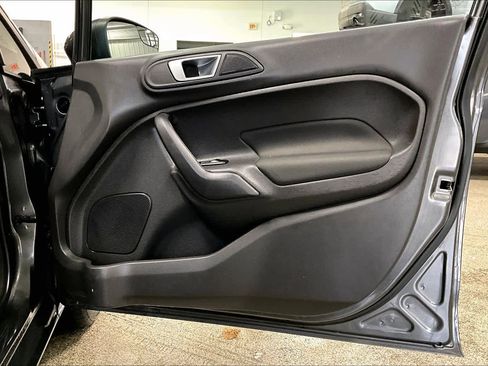 Used 2015 Ford Fiesta SE image 21