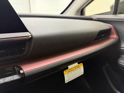 New 2026 Toyota Prius SE image 24