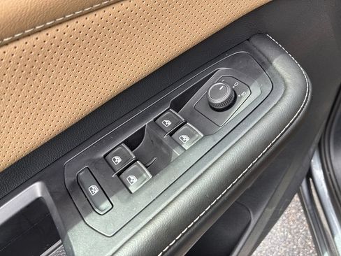 Used 2024 Volkswagen Atlas Cross Sport SE AWD/4WD image 25