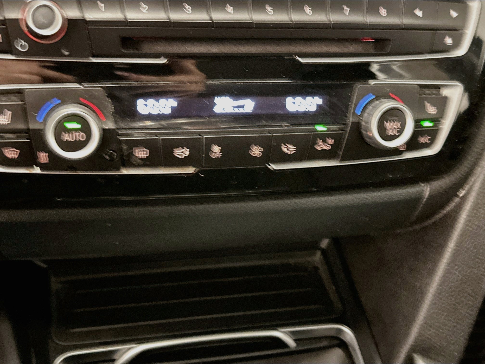 Used 2018 BMW 320i xDrive Sedan w/ Premium Package AWD/4WD image 24