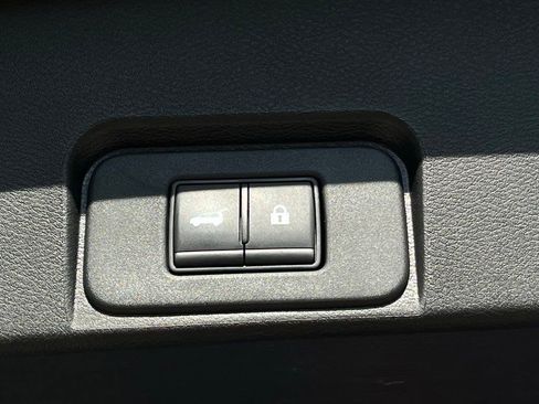 Used 2025 Nissan Rogue SV FWD image 13