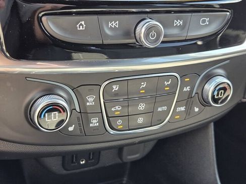 Certified 2023 Chevrolet Traverse LT image 18