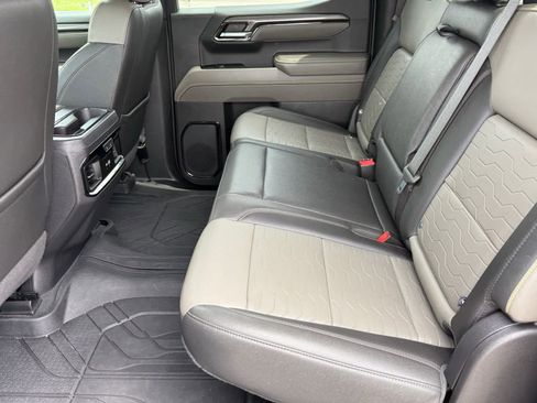 Used 2022 Chevrolet Silverado 1500 ZR2 w/ Technology Package AWD/4WD image 40