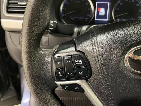 Used 2018 Toyota Highlander LE image 24