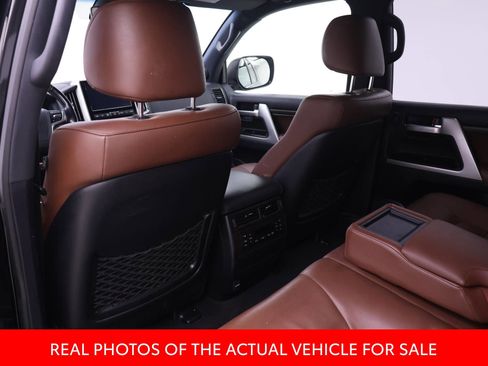 Certified 2019 Toyota Land Cruiser w/ Four Season Floor Mat Package AWD/4WD image 12