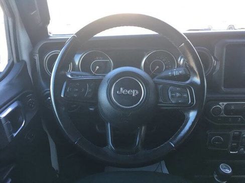 Used 2022 Jeep Gladiator Sport image 9