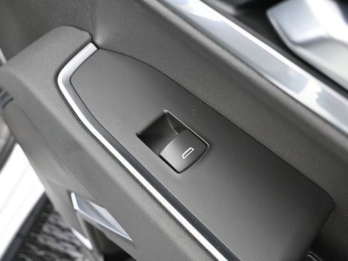 Used 2025 GMC Sierra 2500 SLE image 44