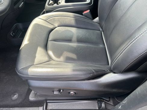 Used 2025 Chrysler Pacifica Select FWD image 15