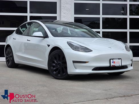 Used 2023 Tesla Model 3 Standard Range image 1