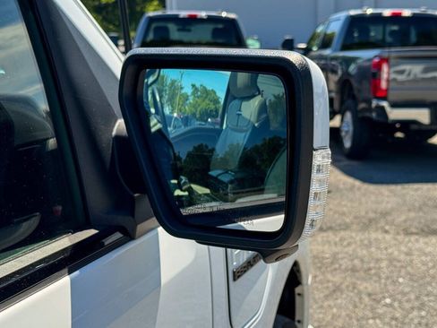 Used 2022 Ford F150 Lightning Platinum AWD/4WD image 12