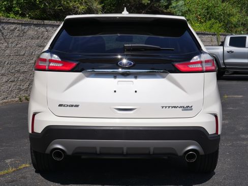Used 2019 Ford Edge Titanium w/ Cold Weather Package AWD/4WD image 5