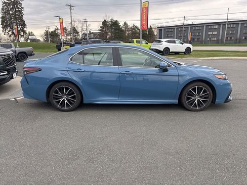 Used 2024 Toyota Camry SE w/ Cold Weather Package FWD image 8
