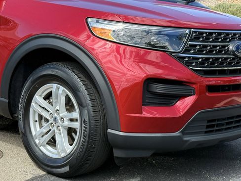 Used 2022 Ford Explorer XLT image 2