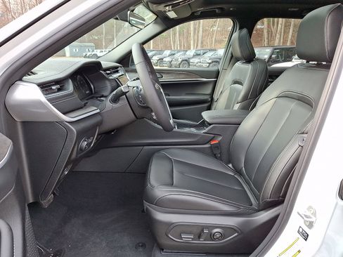 New 2025 Jeep Grand Cherokee Limited image 10