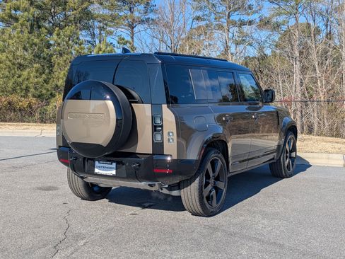 New 2026 Land Rover Defender 110 X-Dynamic SE image 5