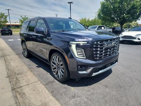 Certified 2025 GMC Yukon Denali Ultimate w/ LPO, Floor Liner Package AWD/4WD image 2