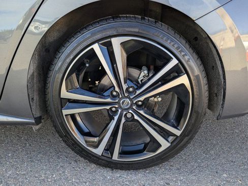 Used 2022 Nissan Sentra SR w/ SR Premium Package image 30