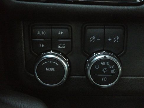 Certified 2025 GMC Yukon Denali image 16