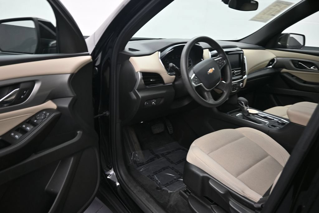 Used 2023 Chevrolet Traverse LS FWD image 10