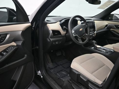 Used 2023 Chevrolet Traverse LS FWD image 10