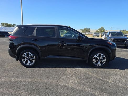 Used 2023 Nissan Rogue SV w/ SV Premium B Package image 3