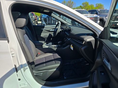 New 2026 Buick Envista Preferred FWD image 32