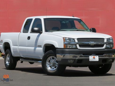 Used 2004 Chevrolet Silverado 2500 LT w/ Skid Plate Package AWD/4WD image 1