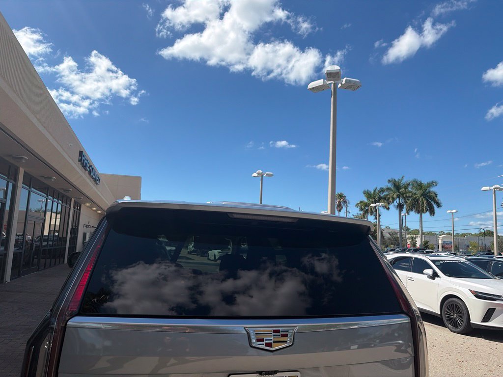 Used 2024 Cadillac Escalade Premium Luxury Platinum AWD/4WD image 5